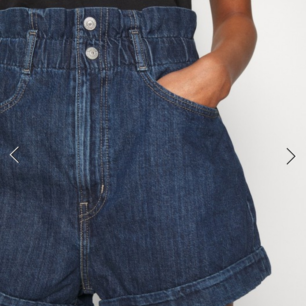 Levi’s High Rise Denim Blue Shorts - Picture 2 of 7